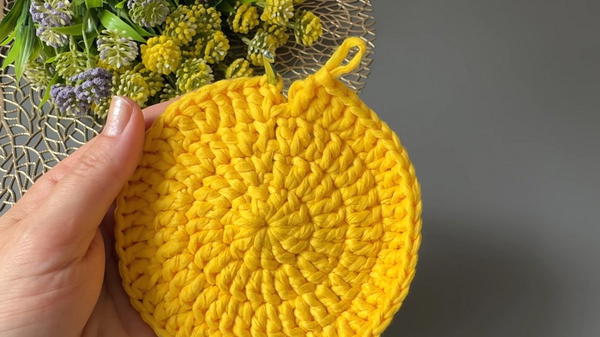 Everyone is looking for how to crochet a raffia flower bag (8)