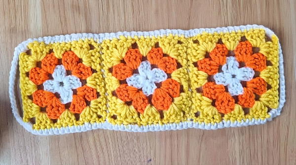 Granny Squares for Beginners Make a Mug Cozy (12)