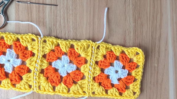 Granny Squares for Beginners Make a Mug Cozy (9)