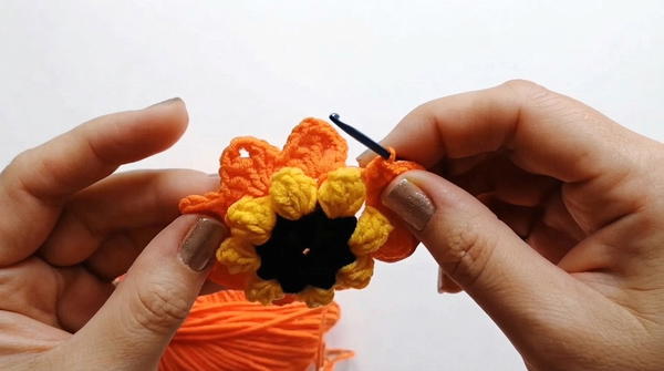 How To Crochet 3d Granny Square (6)