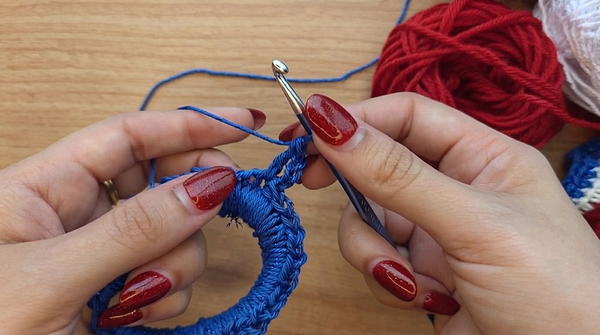 How To Crochet A Scrunchie (11)