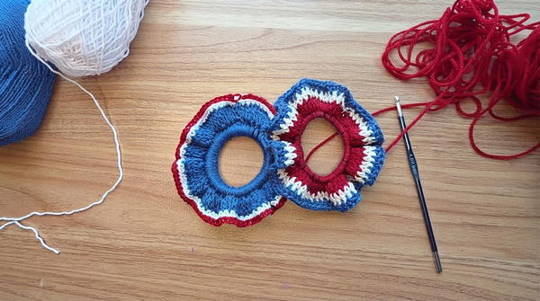 How To Crochet A Scrunchie (6)