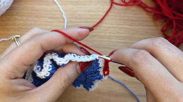 How To Crochet A Scrunchie (7)