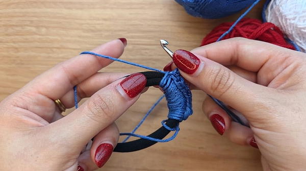 How To Crochet A Scrunchie (8)