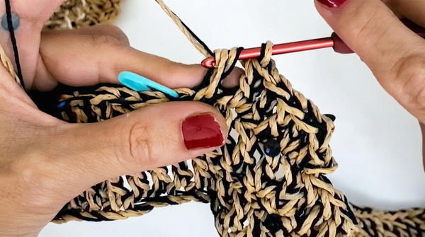 How To Crochet Paper Rope Brim Cap (8)