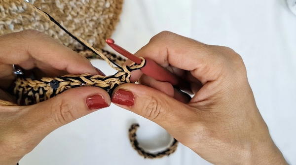 How To Crochet Paper Rope Brim Cap (9)