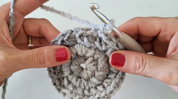How To Crochet Peaked Cap with Winter Yarn (7)