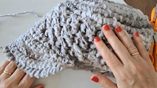 How To Crochet Peaked Cap with Winter Yarn (8)