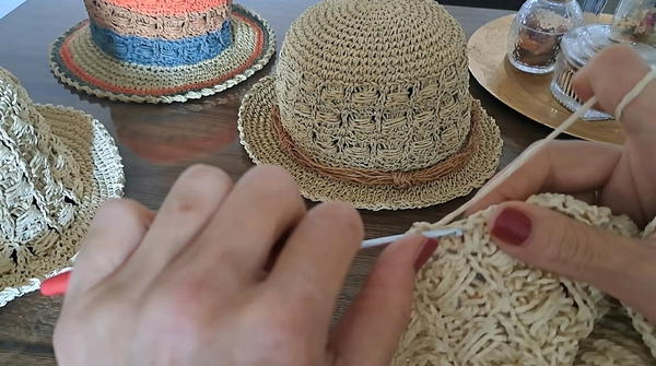 How To Crochet Summer Hat From Paper Yarn (10)