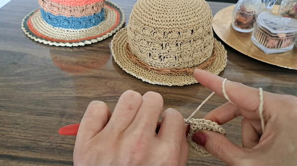 How To Crochet Summer Hat From Paper Yarn (11)
