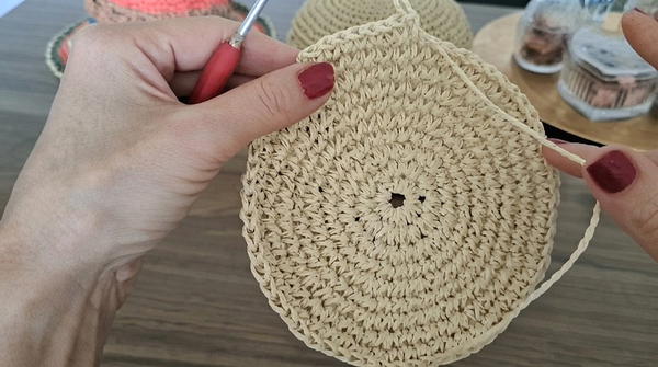 How To Crochet Summer Hat From Paper Yarn (12)