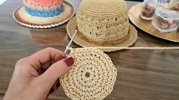 How To Crochet Summer Hat From Paper Yarn (8)