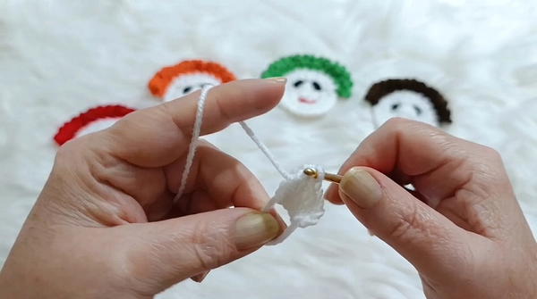 How to Crochet Cute Baby Face Appliques Using Leftover Yarn (7)