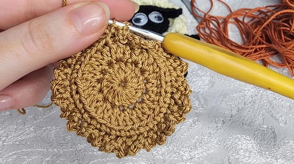 How to Crochet a Beautiful Six-Piece Set _ Easy Step-by-Step Tutorial (11)