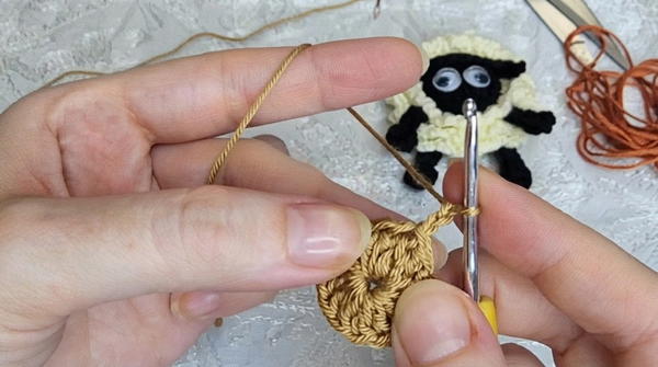 How to Crochet a Beautiful Six-Piece Set _ Easy Step-by-Step Tutorial (9)