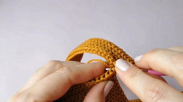How to Crochet a Case for Glasses or a Phone (2)