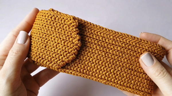How to Crochet a Case for Glasses or a Phone (7)