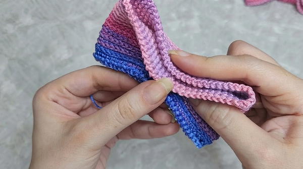 How to Crochet a Cute Bow in Minutes _ Super Easy and Quick Tutorial for Beginners (6)
