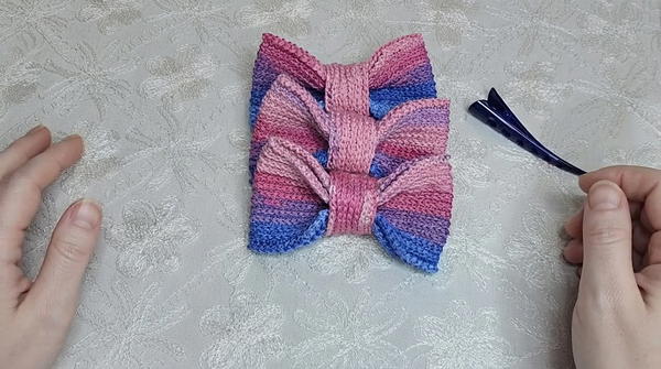 How to Crochet a Cute Bow in Minutes _ Super Easy and Quick Tutorial for Beginners (9)
