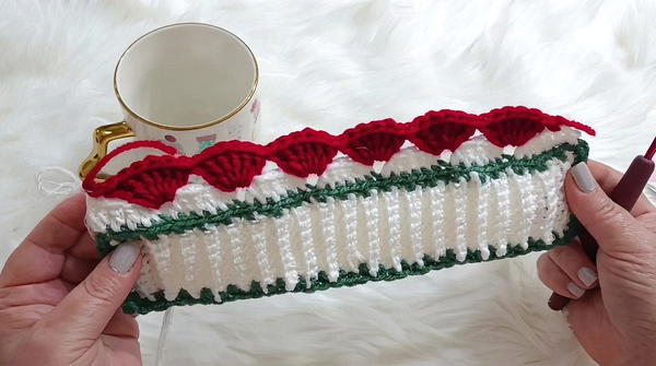 How to Crochet a Heart-Shaped Mug Cover for Valentine's Day _ Sweet and Lovely Gift Idea (10)