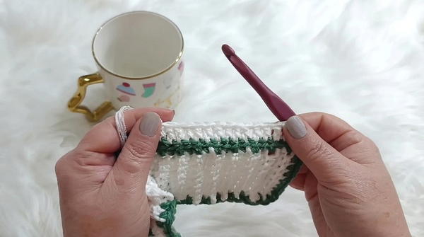 How to Crochet a Heart-Shaped Mug Cover for Valentine's Day _ Sweet and Lovely Gift Idea (7)
