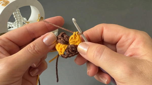 How to Crochet simple, colorful crochet motif 5