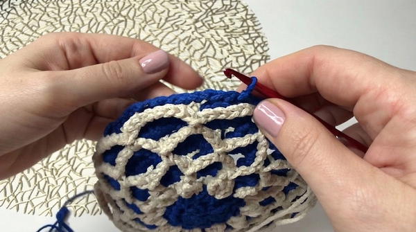 How to crochet a 3D napkin in 15 minutes (4)