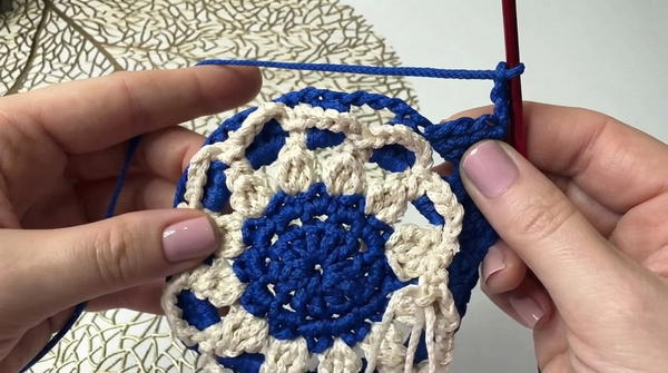 How to crochet a 3D napkin in 15 minutes (5)