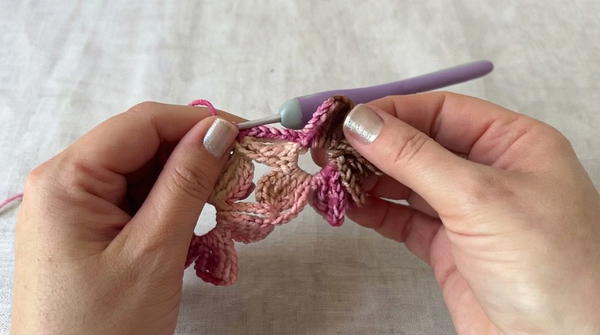 How to crochet a flower pattern without breaking the thread (4)