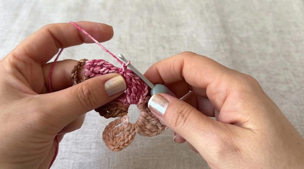 How to crochet a flower pattern without breaking the thread (6)