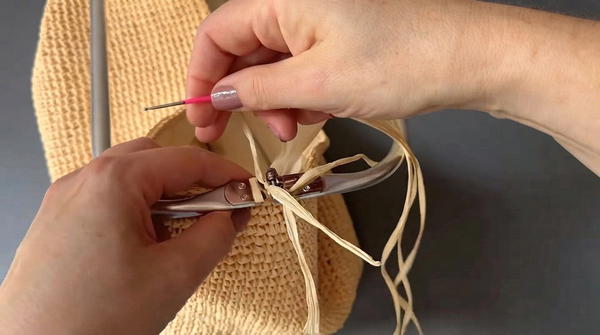 How to crochet a raffia clasp bag. Crochet (2)