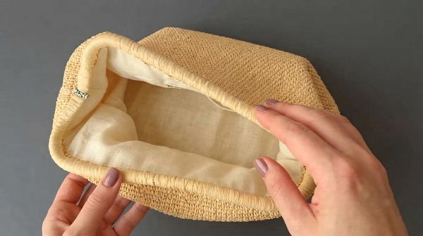 How to crochet a raffia clasp bag. Crochet (4)