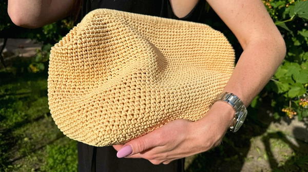 How to crochet a raffia clasp bag. Crochet (8)