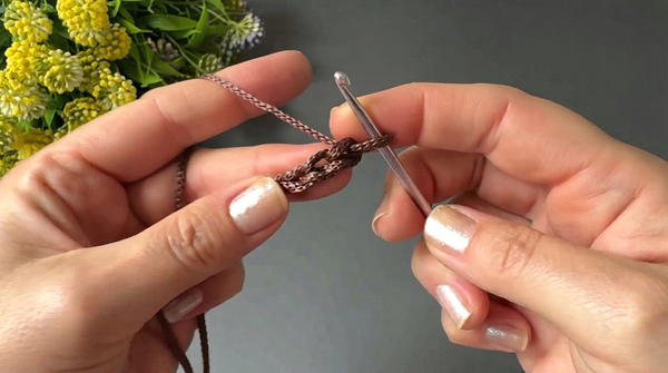 How to knit a stylish bag strap with your own hands 3