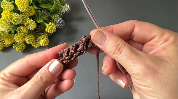 How to knit a stylish bag strap with your own hands 5