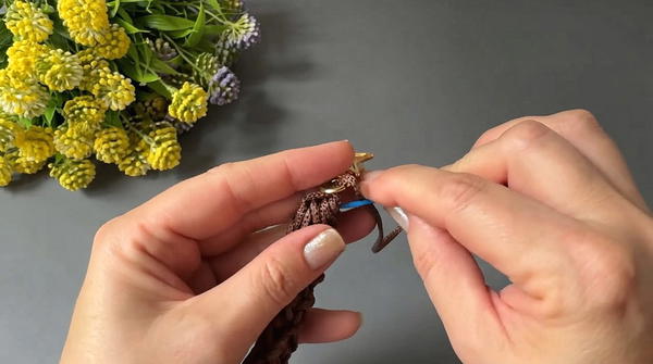 How to knit a stylish bag strap with your own hands 6