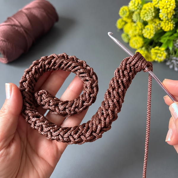 How to knit a stylish bag strap with your own hands 9