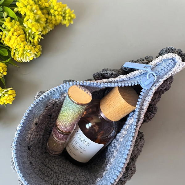 How to knit a stylish cosmetic bag 11