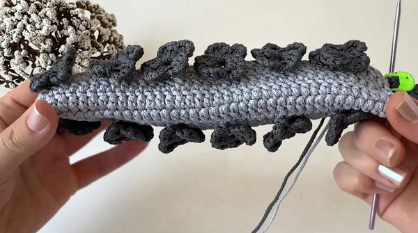 How to knit a stylish cosmetic bag 5
