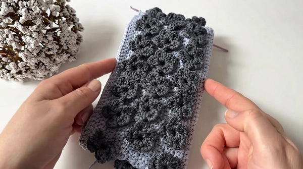 How to knit a stylish cosmetic bag 6