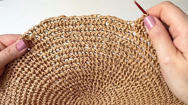How to tie a shopper made of twisted raffia (9)