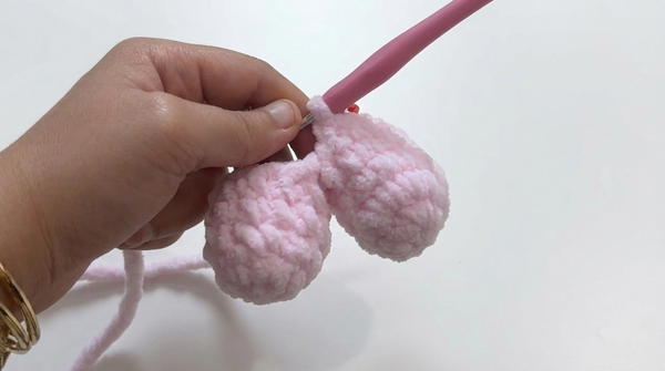 Crochet Snoopy With Heart Pattern 4
