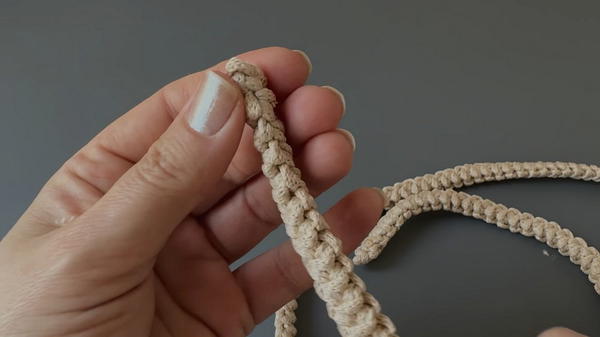 Secrets to Crochet a Trendy Bag for Beginners (8)