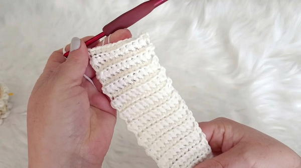 So Pretty! Puffy Daisy Mother-Daughter Crochet Bandana Set You’ll Love (12)