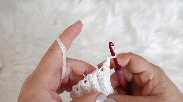 So Pretty! Puffy Daisy Mother-Daughter Crochet Bandana Set You’ll Love (7)