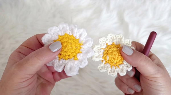 So Pretty! Puffy Daisy Mother-Daughter Crochet Bandana Set You’ll Love (8)