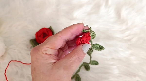 The Trendiest Model_ How to Knit a Budding Rose Cluster Hair Clip (4)