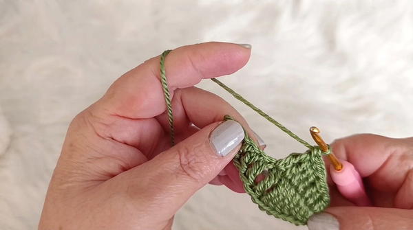 The Trendiest Model_ How to Knit a Budding Rose Cluster Hair Clip (6)