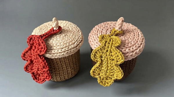You can crochet this adorable acorn basket in an evening 2