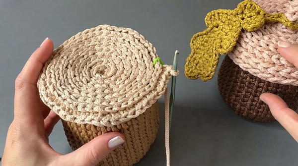 You can crochet this adorable acorn basket in an evening 5